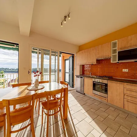 Gora Seaview - 4 *